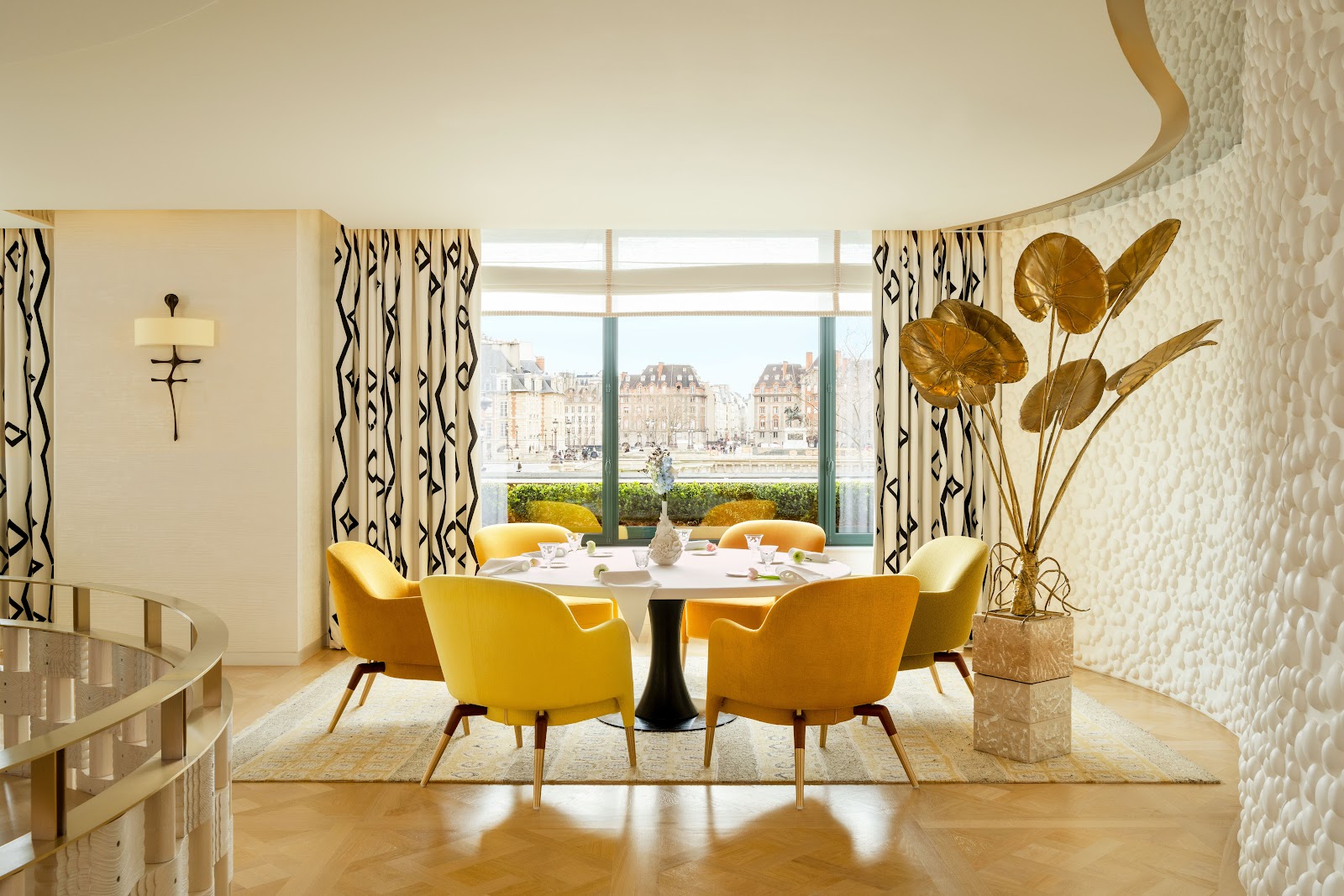 A grand Paris palace-hotel dining room set for dinner