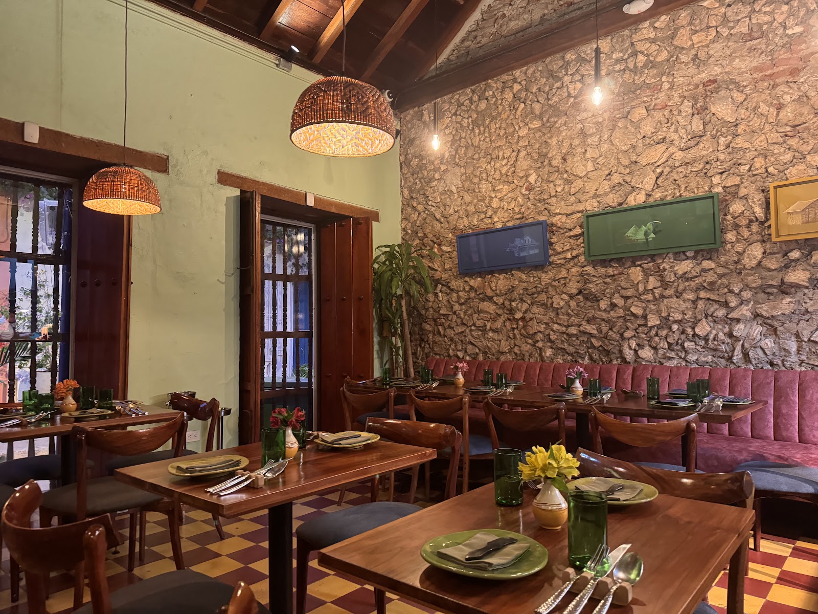 A candlelit colonial courtyard set for a client dinner in Cartagena's walled city