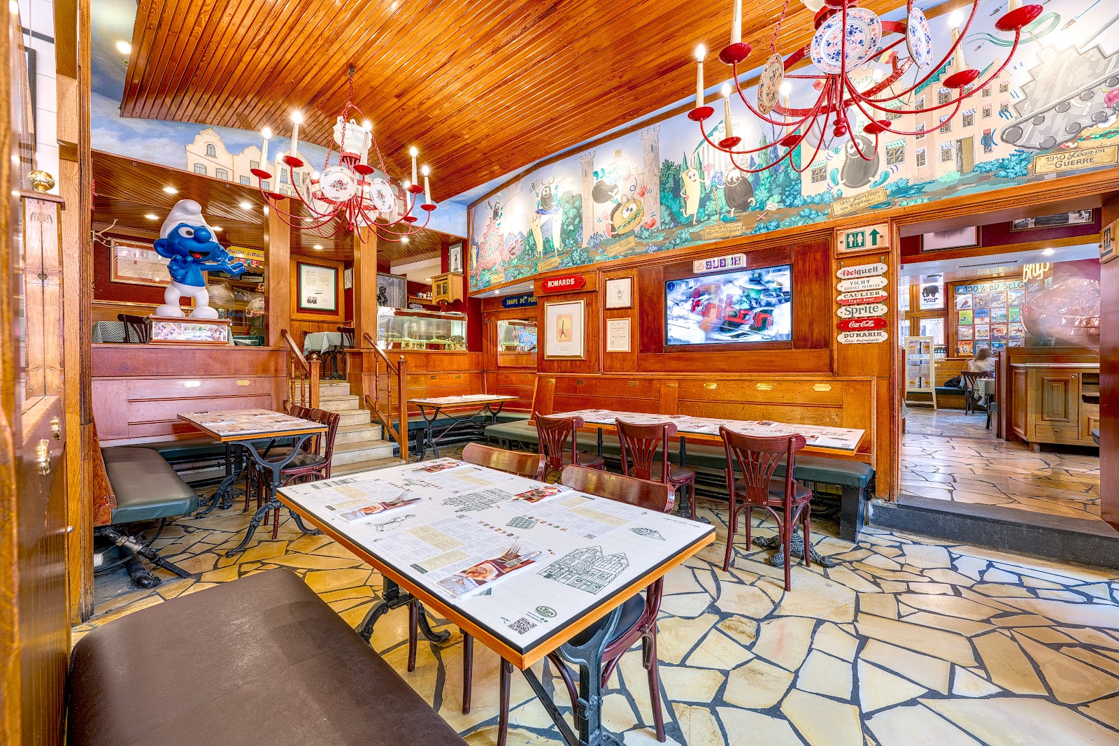 A Brussels brasserie set for a late dinner of mussels after midnight