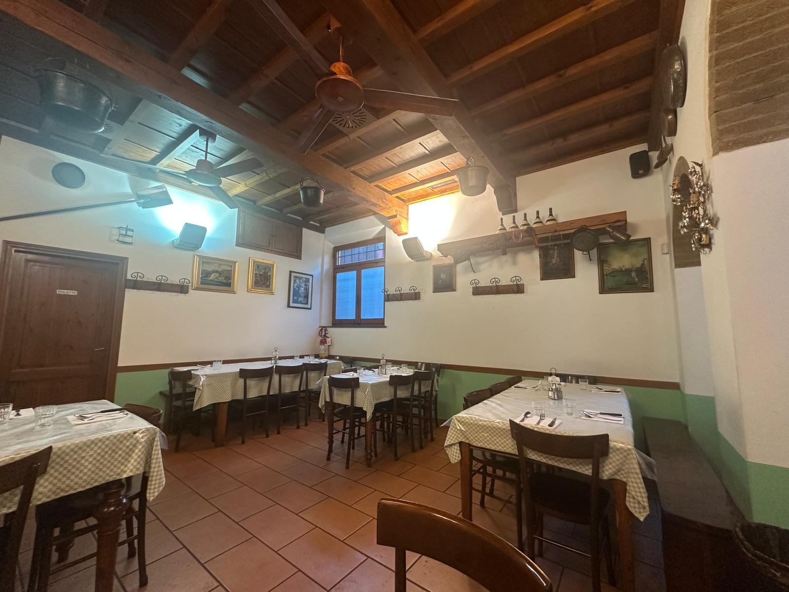 A late-evening trattoria table in Santa Croce, Florence