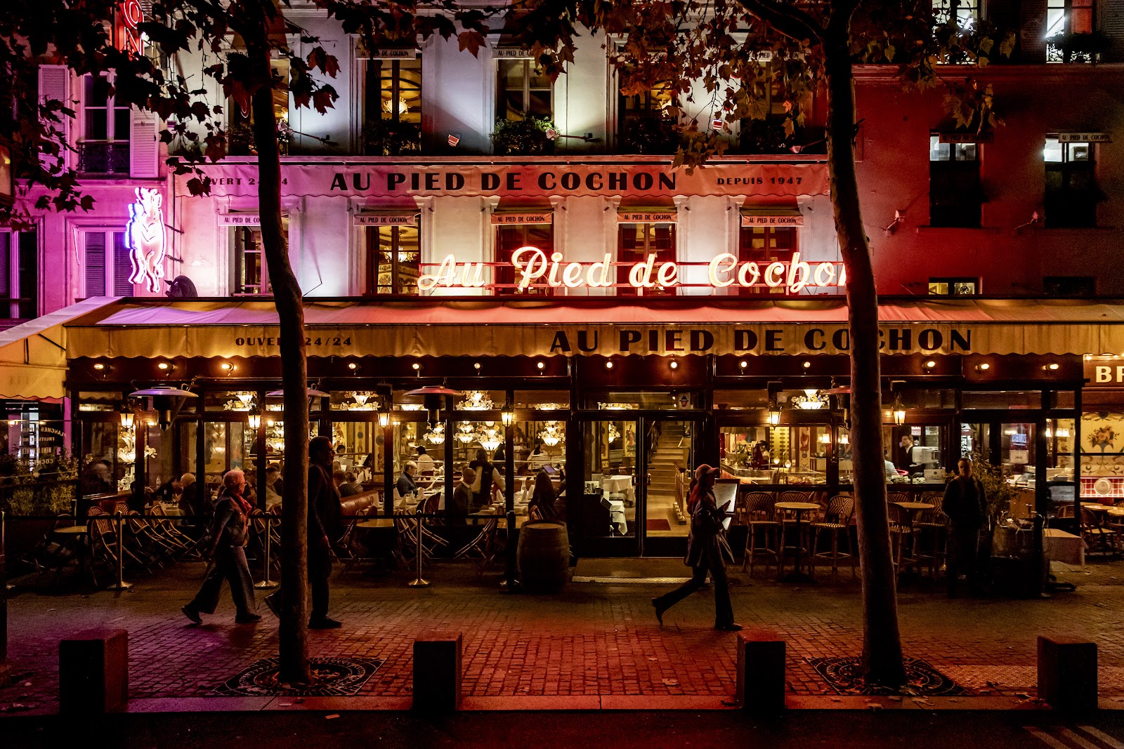 A Paris brasserie dining room still serving well after midnight