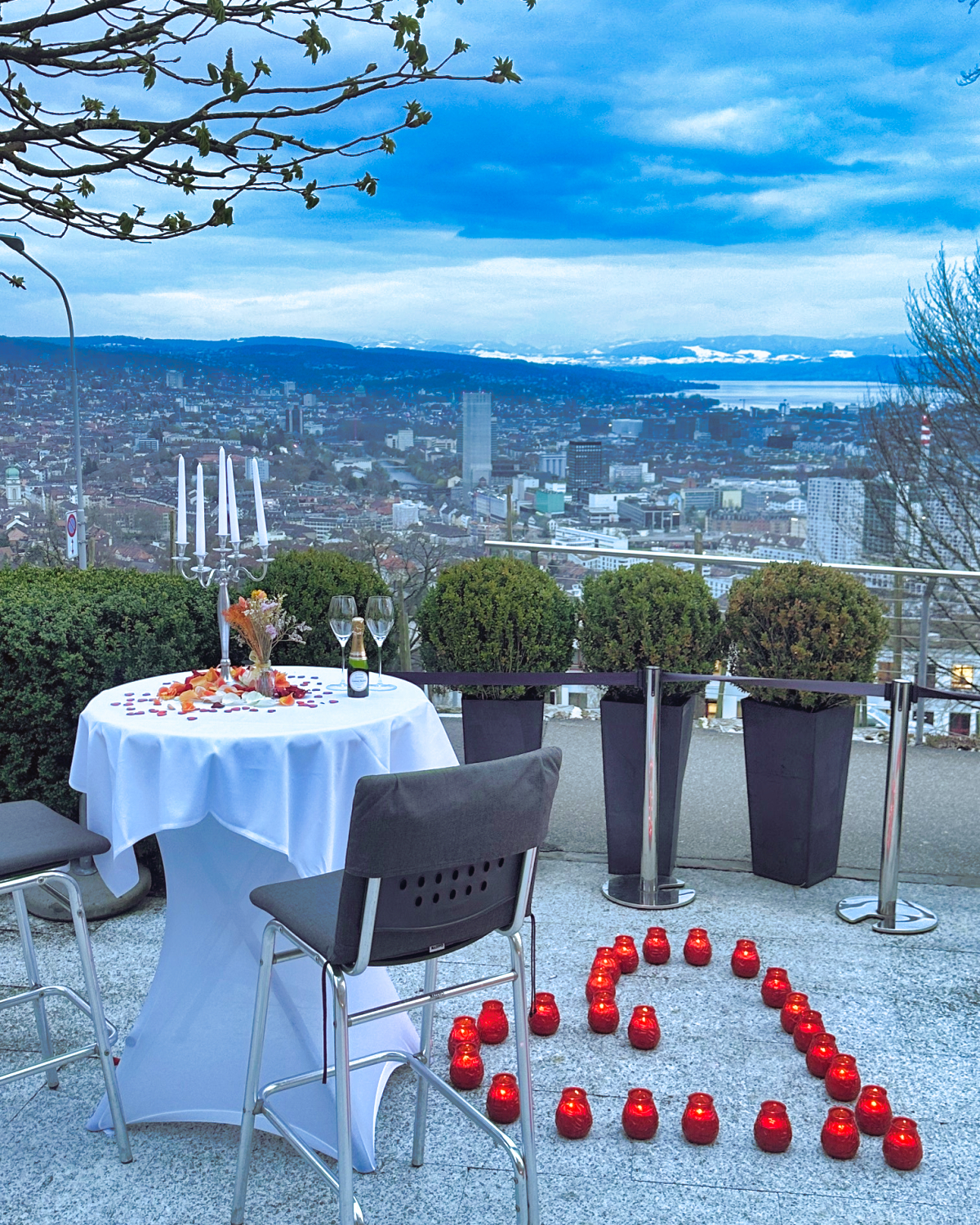 A private window table set for a marriage proposal high above Zürich and the lake