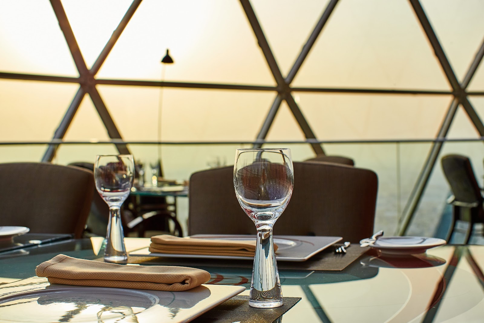 A private window table set for a marriage proposal with a Riyadh skyline view