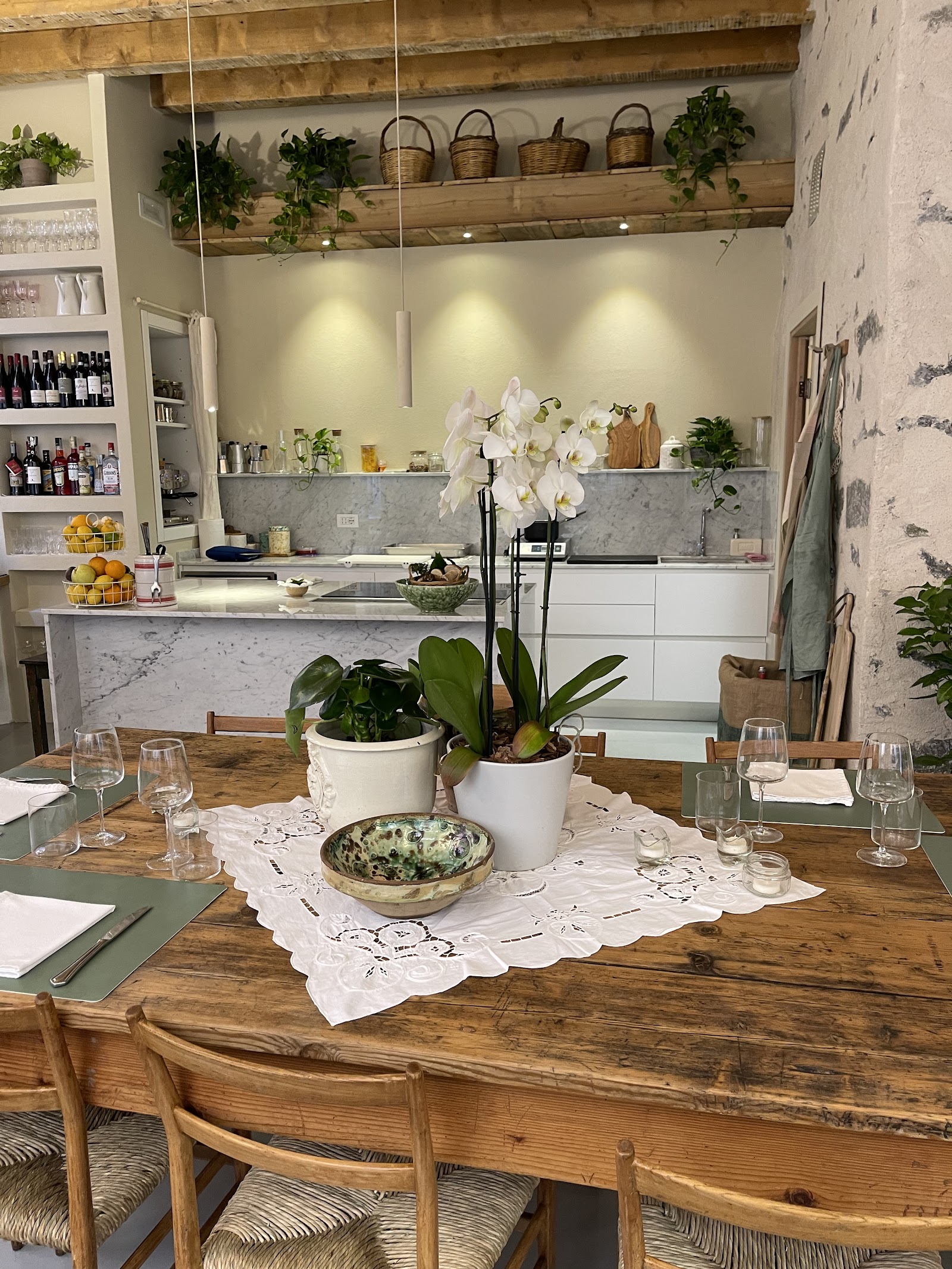 A single communal table set in a small Bellagio dining room above Lake Como