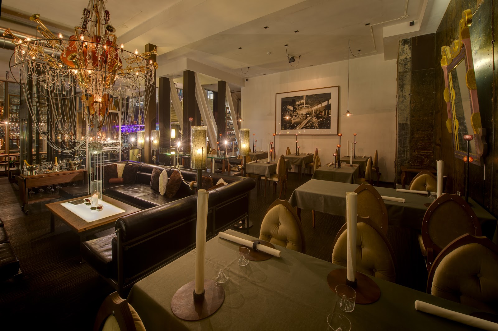 An elegant dining room set to impress clients in Zermatt